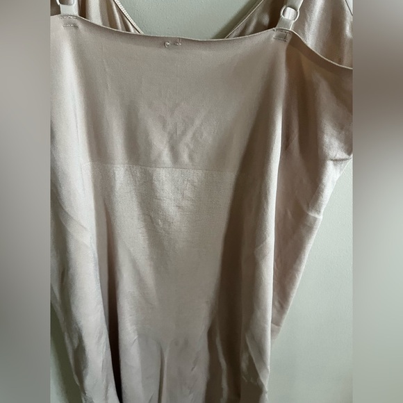 SPANX Plus Size On Core Mid-Thigh Bodysuit - Nude Size 1x Staple Lightweight - Picture 9 of 11